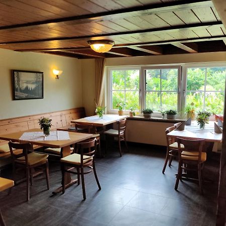 Gruenvogels Landgasthof Zum Gruenen Baum Oberzent ภายนอก รูปภาพ