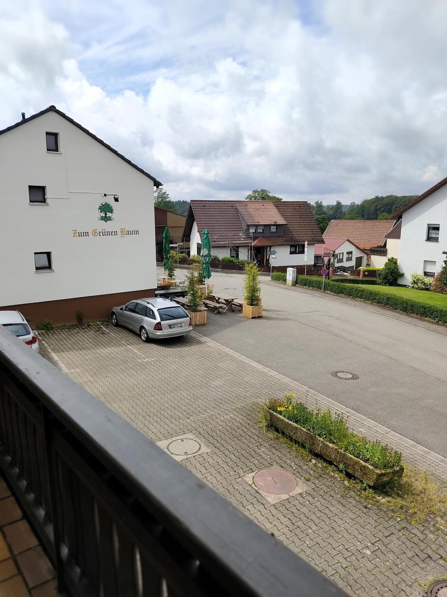 Gruenvogels Landgasthof Zum Gruenen Baum Oberzent ภายนอก รูปภาพ